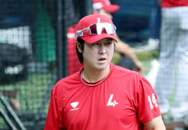 [Official Announcement] SSG's Choi Jeong, 'Finally' Out for the Season! Underwent Hip Surgery in the U.S. in August; "Six Months Required for Return"