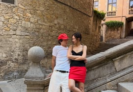Jennie and Na Kai, in a relationship or just friends.. A flood of romantic two-shot photos reminiscent of a romance movie