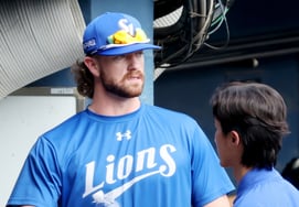 Samsung's Feddeke: Just how good is he? Pre-game praise from the opposing dugout: "He's truly an excellent pitcher, and our batters too..." Doosan unveils its starting lineup to face Feddeke [Jamsil on-site]