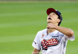 [Foto] ¿Es cierto que el lanzador con 9 victorias, Min-seok Choi, permitió 10 carreras?