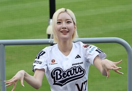 [Photo] Seo Hyun-sook, the 'Meerkat Maestro'