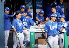 [Photo] Doosan Bears manager Park Jin-man: "It's a celebration again today"