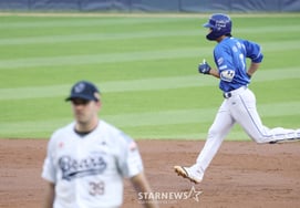 [フォト] イ・ジェヒョンのウェッジツーベースヒットで、二本先発がログアウト