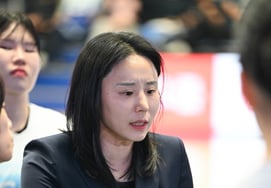 [Interview] Shinhan Bank secures No. 1 pick for the third consecutive year; two to three candidates remain... Coach Choi Yoon-a: "What matters is how hard you work after joining"