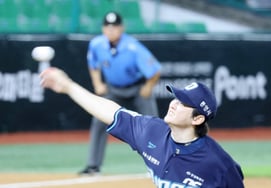 [Foto] Jeon Sa-min, que entró en el séptimo inning