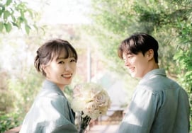 第30期のオクスン♥ヨンス、婚前妊娠説を直接弁明.."お腹がいっぱいになる前に海外旅行？ 事実ではない」 [スター・イシュー]