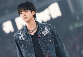 「ワールドワイド・ハンサム」BTSのジン、BTSとペアのマナー