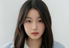 'Manager Kim' Seo Su-min: "So Ji-sub's dad, his halo is crazy... He gave me a DAY6 autograph on my birthday and I cried" [Interview ③]