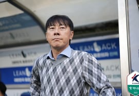 'ウルサン時代の暴行論争'シン・テヨンに現所属チームの全面支持 "韓国でのみ1年の処分、監督職には影響がない"