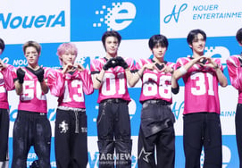 Nue-ra, sending hearts to fans [★Photo]