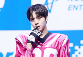 Hyunjun, a leader equipped with sexiness [★Photo]