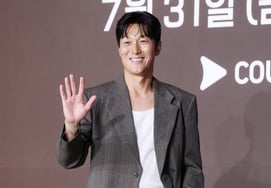 Kim Jae-cheol, con todo el encanto a su disposición [★FOTO]