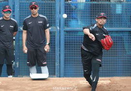 [フォト] カルロス・カラスコ、MLB最多勝王がやって来た
