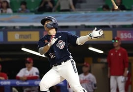 'Doosan is up to something.' Even KIA has been overtaken, and now they've finally climbed to 4th place! 'Extra-inning victory' manager: "Especially Lee Young-ha's all-out pitching... Park Jun-soon produced the best result from his very first pitch against Moon Seung-won," he praised.