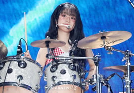 [ACON2026] QWER, la 'drummera adorable' [★FOTOS]