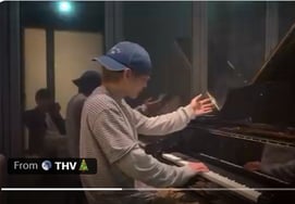 BTS V, toma lecciones de piano a Cho Sung-jin: «La música no comienza en los dedos, sino que ya ha comenzado en el aire» [K-EYES]