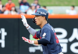 [Photo] Noh Jin-hyuk, who delivered the first RBI in the top of the second inning
