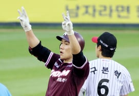 [Photo] Seo Geon-chang delivers a go-ahead, RBI double