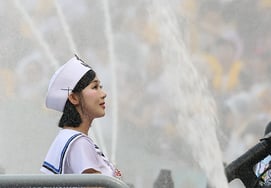[Photo] Cha Young-hyun: "Isn't this water gun dangerous?"