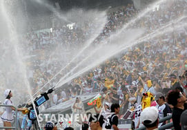 [Photo] Cha Young-hyun: "You must get thoroughly soaked to experience fantasy"