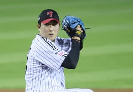 [Foto] Son Ju-young, con un lanzamiento de preparación cuidadoso