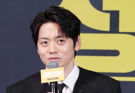'キム部長'の金の歯が離れる..チョ・ボクレ、7年間の同行に終止符 'BHエンタと決別' [公式]