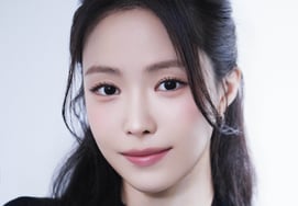 Son Na-eun's "Alluring Beauty" [★Photo]