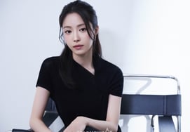Son Na-eun's 'Chic Charm' [★Photo]