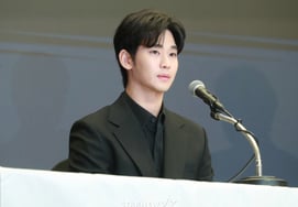 キム・スヒョン、故キム・セロンへの性的虐待の冤罪が晴れた..児童福祉法違反 '無罪' [スター・イシュー]