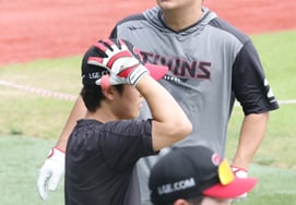 'Moon Jung-bin at DH (No. 4) → Moon Sung-ju at No. 5 → Moon Bo-kyung at No. 7': LG aims for a winning streak; the 'Moon-Moon-Moon' trio starts against Kiwoom [Jamsil on-site]