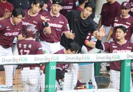 "9 carreras en un inning → ¡hasta 23 hits explosivos": el último equipo de la tabla, Kiwoom, derrota al tercero, LG, por 18-11; ni los bateadores clave ni el bullpen ganador pudieron resistir [Reseña del campo de Jamsil]