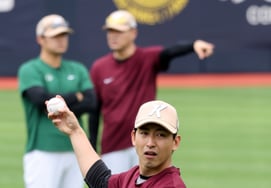 "Has been on standby since yesterday (the 28th)" Kiwoom's Japanese closer makes his comeback... When will Hira and Alcantara return? [Jamsil Field Report]