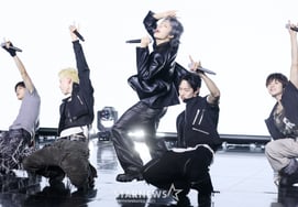 The Wind, brimming with energy throughout their bodies [★Photo]