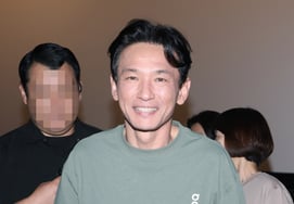 'Hoop' Stage Appearance by Hwang Jung-min [★Photo]