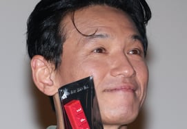 Hwang Jung-min đối mặt trực tiếp với 'tranh cãi đời tư'...tham dự sự kiện ra mắt phim Hope[★ẢNH]