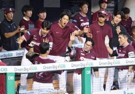 [Ảnh] Kim Geon-hee, ném solo home run ngược dòng