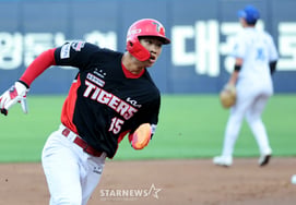 [Foto] Baek Jae-hyun, primer tanto en la parte superior de la primera entrada, con dos hits solo en la primera