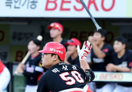 [Foto] 'Jonrón de apertura en la parte superior del primer inning': Park Sang-jun