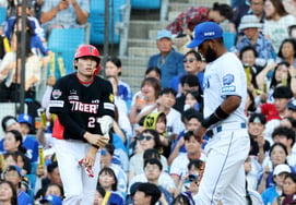 [Photo] 'One-run single with bases loaded' Kim Ho-ryung