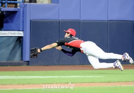 [De un solo golpe] '¡Quiero terminar con bases llenas y dos outs en la octava entrada!' Kim Do-young se lanza al juego