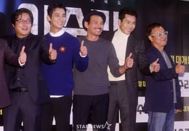 [Official] Drugs + Illegitimate Child + Drunk Driving + Affair Rumors = 'Asura'.."Nanmi-sae NO" Fans, Proceeding with 10th Anniversary Event Embracing Hwang Jung-min [Star Issue]