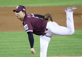 [Photo] Kim Sung-min's '1-inning perfect game'