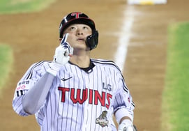 [Foto] Lee Jae-won activa su "cañón de jonrones"