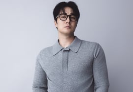 'Jefe Kim', So Ji-sub: "Debo pensar en la 'gran línea' de la temporada 2... La producción con IA es un buen intento"[Entrevista④]