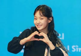 Kim Tae-yeon maintains second place in Star Ranking's female trot category, following Song Ga-in in presence