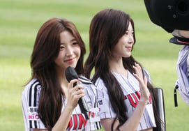 [Foto] Park So-hyun y Nien: "Hemos traído la carta secreta de invencibilidad"