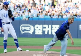 [Photo] 'Slam Dunk in Front of Me' Fedek
