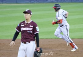 [Ảnh] Austin 'Lại dẫn đầu chung kỳ home run'