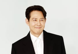 Lee Jung-jae, a gentleman whose neighbors were also impressed: "He even opens the door when I'm carrying heavy luggage... He's extremely well-mannered" [Gwang-ye-won]