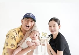 Diễn viên Lee Si-eon khoe con trai "bản sao của bố" Sol-min 50 ngày tuổi.."Tôi sống với 3 người"